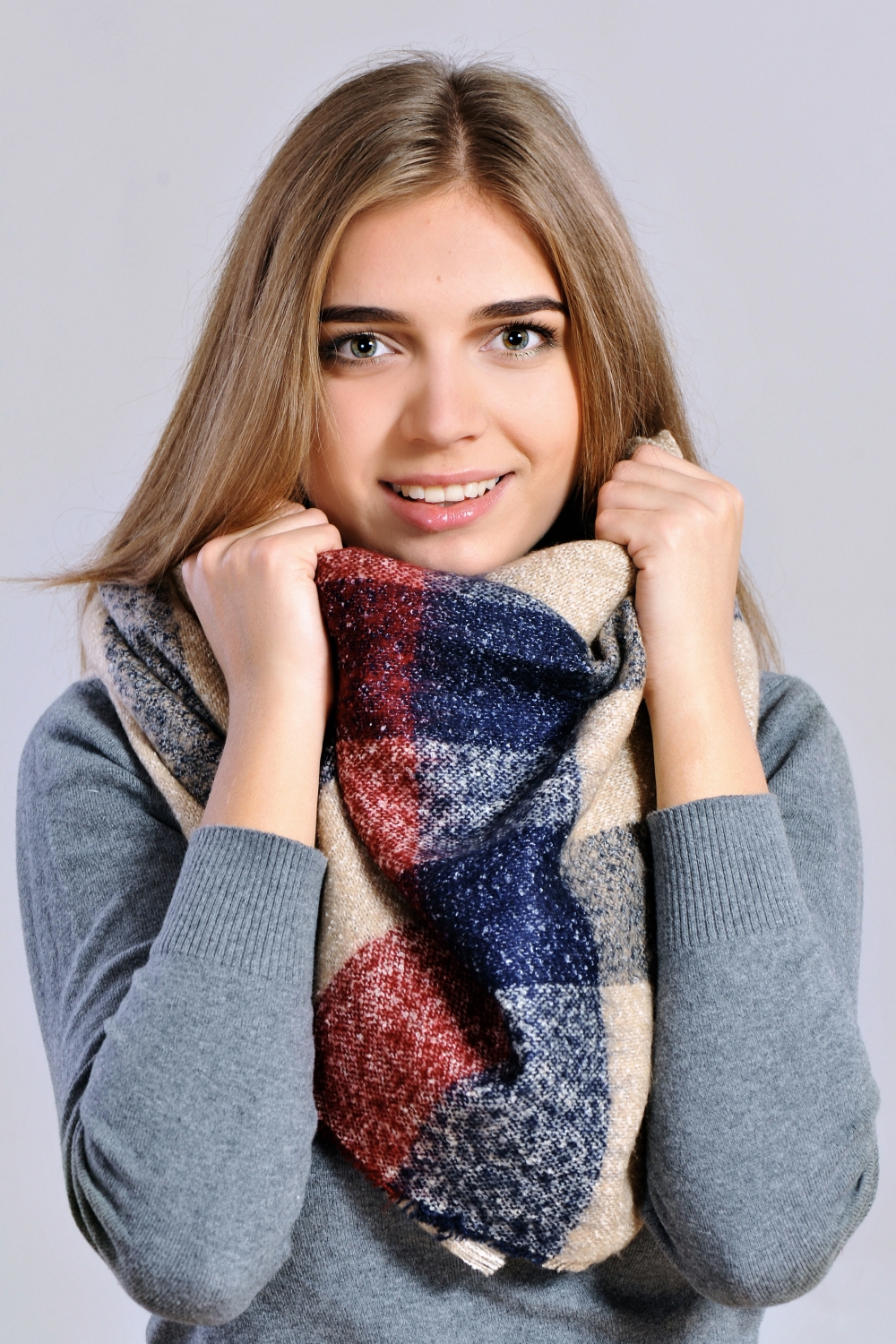 Тёплый бежевый женский шарф